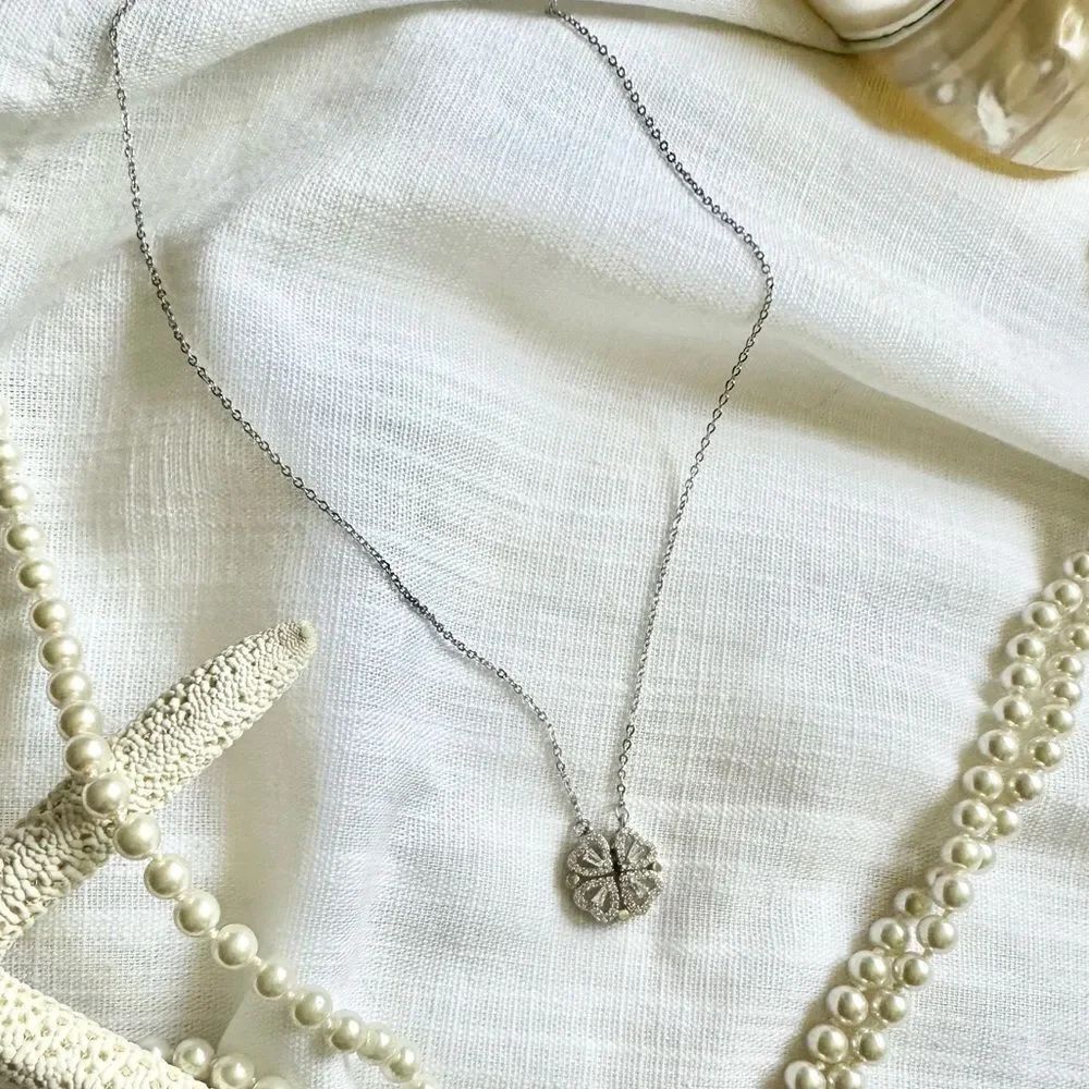Silver color cubic zirconia magnetic heart/clover necklace